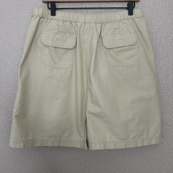 Women’s L.L. Bean Coolmax Utility Skirt, Size 16 Petite, khaki - Picture 3 of 4